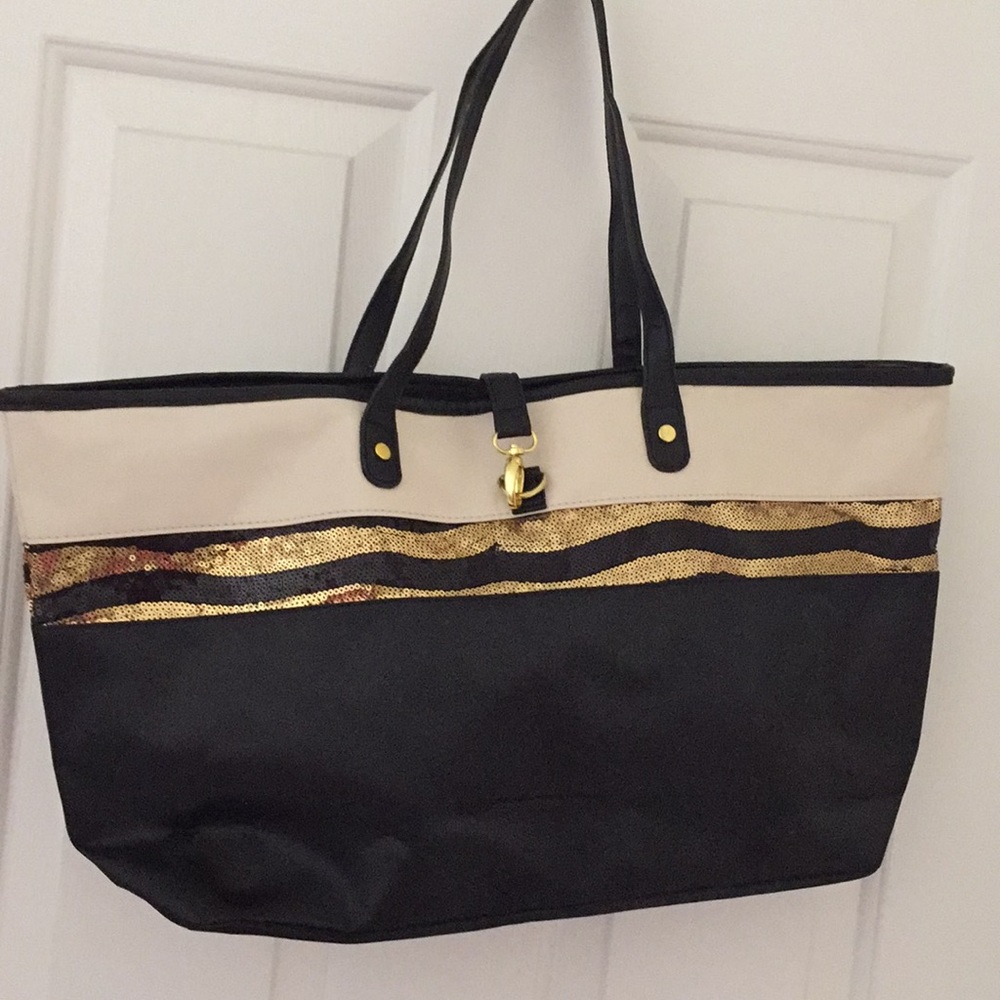 New Over the shoulder Large Bag/Tote.
